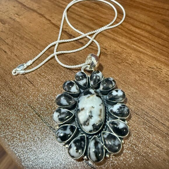 White Buffalo Dahlia Turquoise Gemstone Navajo Pendant - Picture 7 of 9